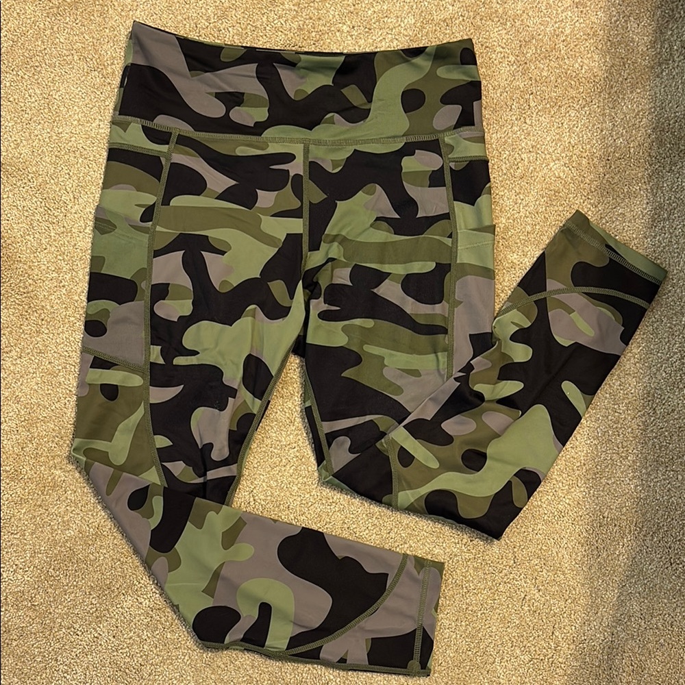 Green and Black Camouflage Leggings with High Waist